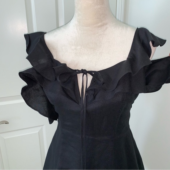 Astr the label Emi off the shoulder mini dress size small - Picture 6 of 8